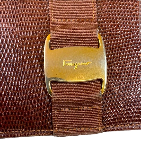 SALVATORE FERRAGAMO  AUTHENTIC LIZARD BIFOLD LEATHER WALL W/CROSSBODY CHAIN - Picture 5 of 15